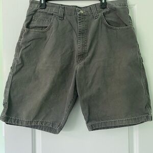 MEN'S WRANGLER AUTHENTICS® LOOSE FIT CARPENTER SHORT IN ROCK GREY. Size 36